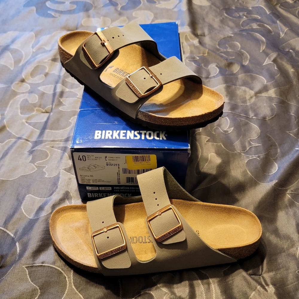 NEW IN BOX Birkenstock sandals